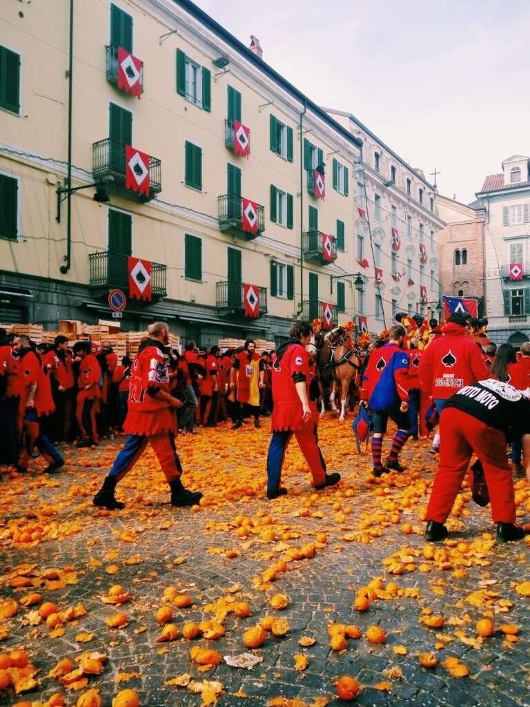 IVREA CARNIVAL THE ORANGE FLIGHTS IVREA CARNIVAL THE ORANGE FLIGHTS