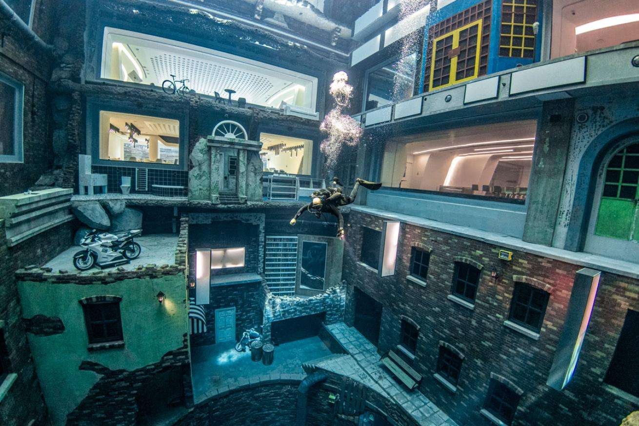 Deep Dive Dubai – World’s Deepest Pool in United Arab Emirates Deep Dive Dubai – World’s Deepest Pool in United Arab Emirates