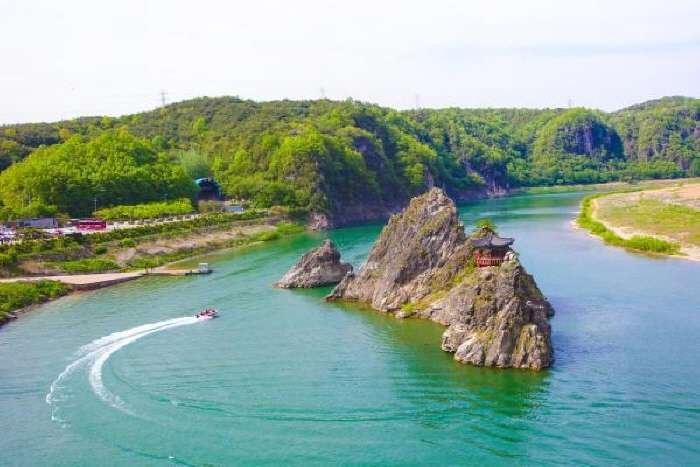 Dodamsambong Peaks – in South Korea Dodamsambong Peaks - in South Korea