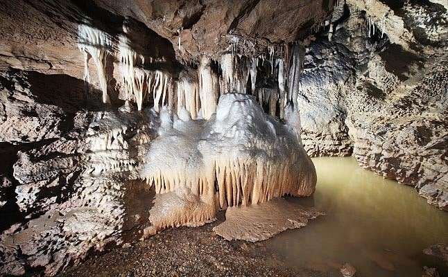 Gosu Cave (Gosudonggul) – in South Korea Gosu Cave (Gosudonggul) - in South Korea