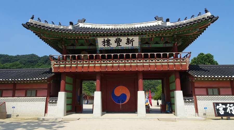 Hwaseong Haenggung Palace – in South Korea Hwaseong Haenggung Palace – in South Korea