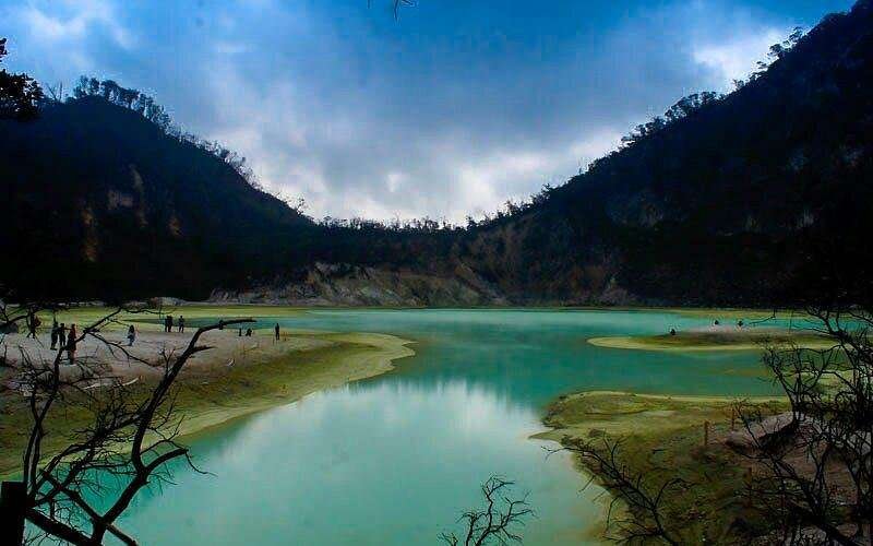 Kawah Putih (White Crater) Kawah Putih (White Crater)