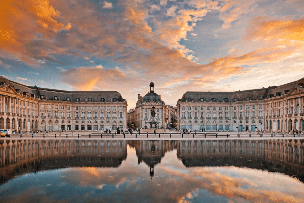 Place de la Bourse & Water Mirror (Miroir d’Eau) 1 Place de la Bourse & Water Mirror (Miroir d’Eau)