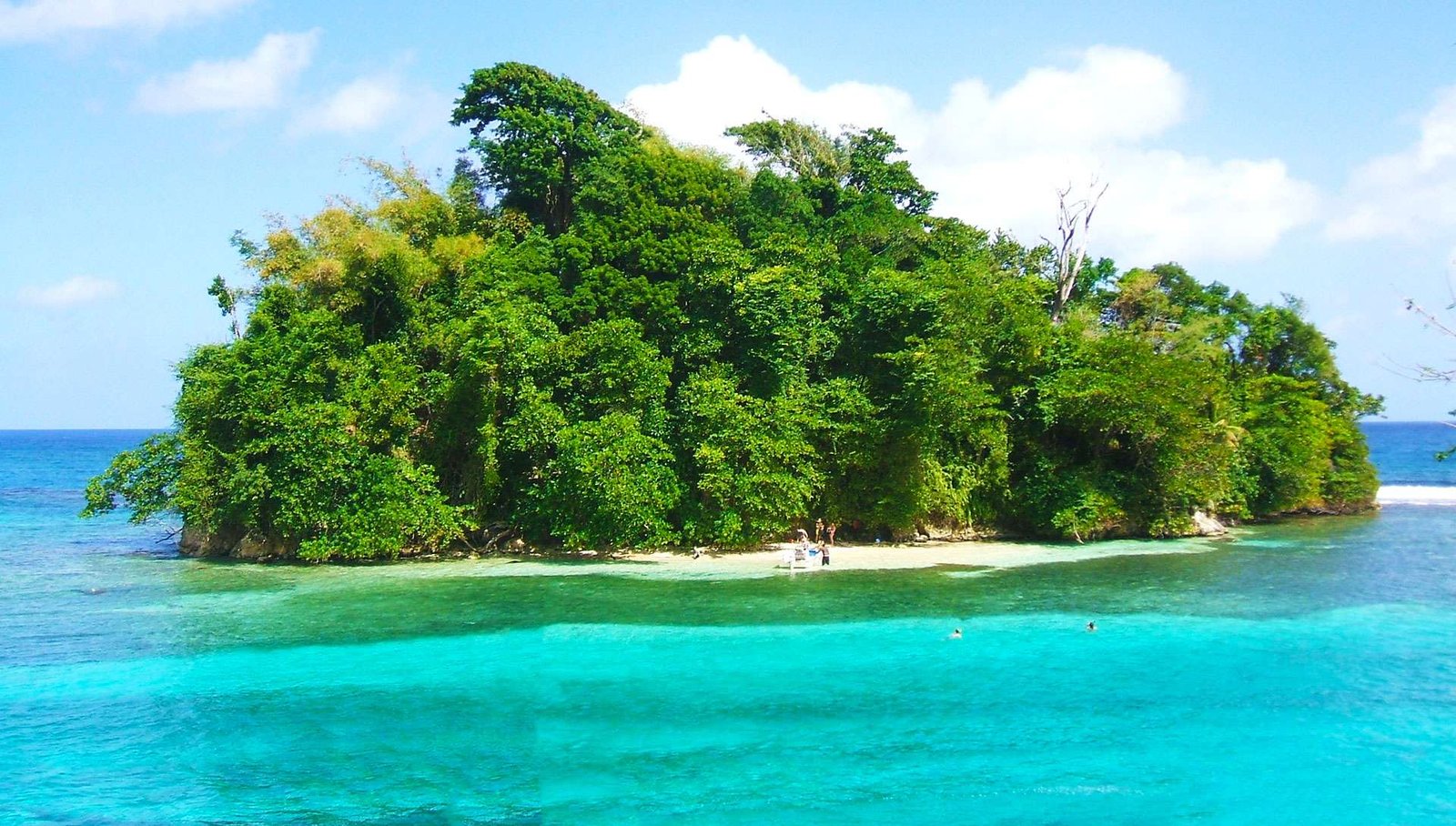 Blue Lagoon (Port Antonio) in Jamaica Blue Lagoon (Port Antonio) in Jamaica