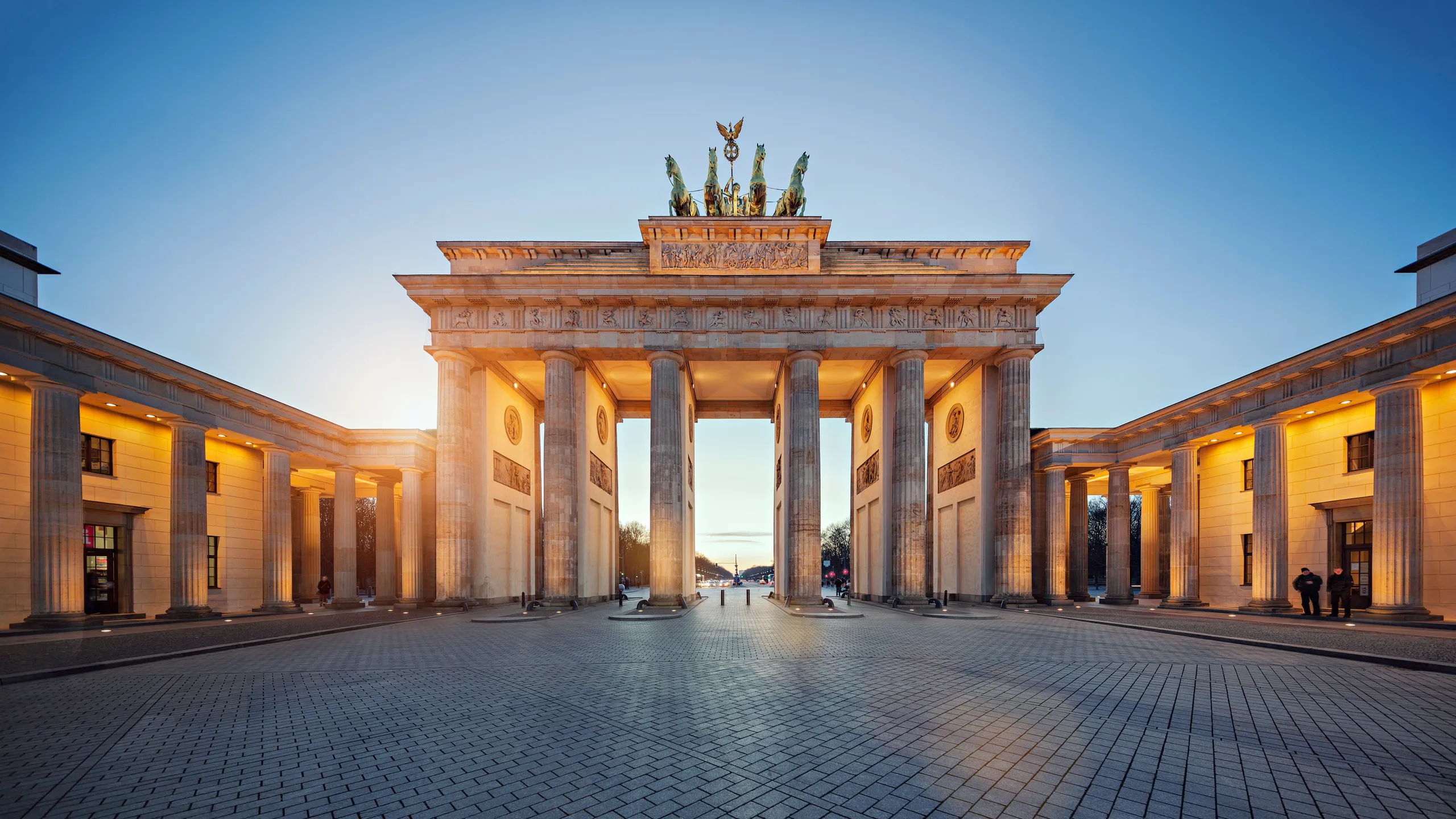 Visit the Brandenburg Gate in Germany Visit the Brandenburg Gate in Germany