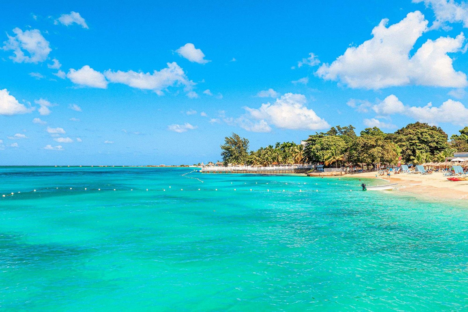 Doctor’s Cave Beach in Jamaica Doctor’s Cave Beach in Jamaica