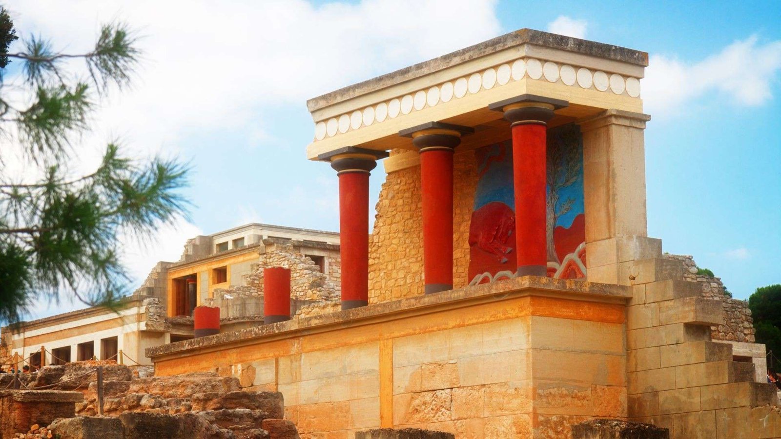 Visit Knossos Palace in Greece