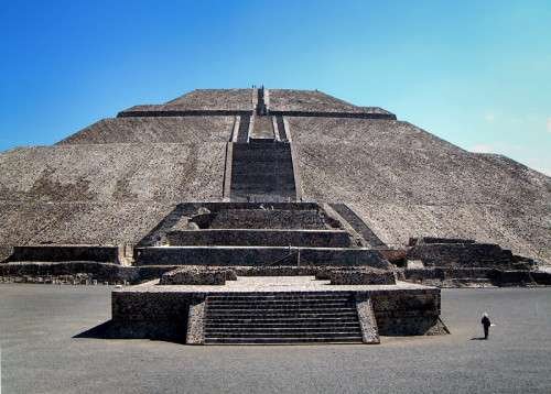 Teotihuacan – Pyramids of the Sun and Moon in Mexico Teotihuacan – Pyramids of the Sun and Moon in Mexico