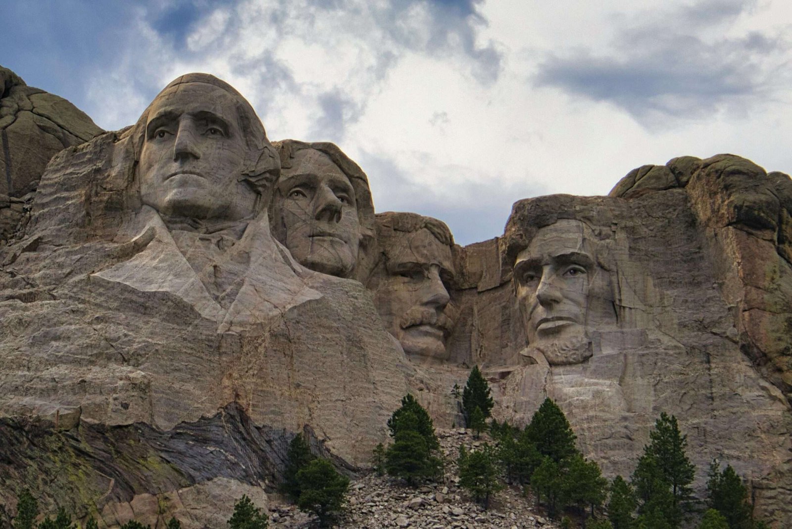pexels-photo-11089578-11089578 Iconic granite sculptures of four US presidents at Mount Rushmore, South Dakota.